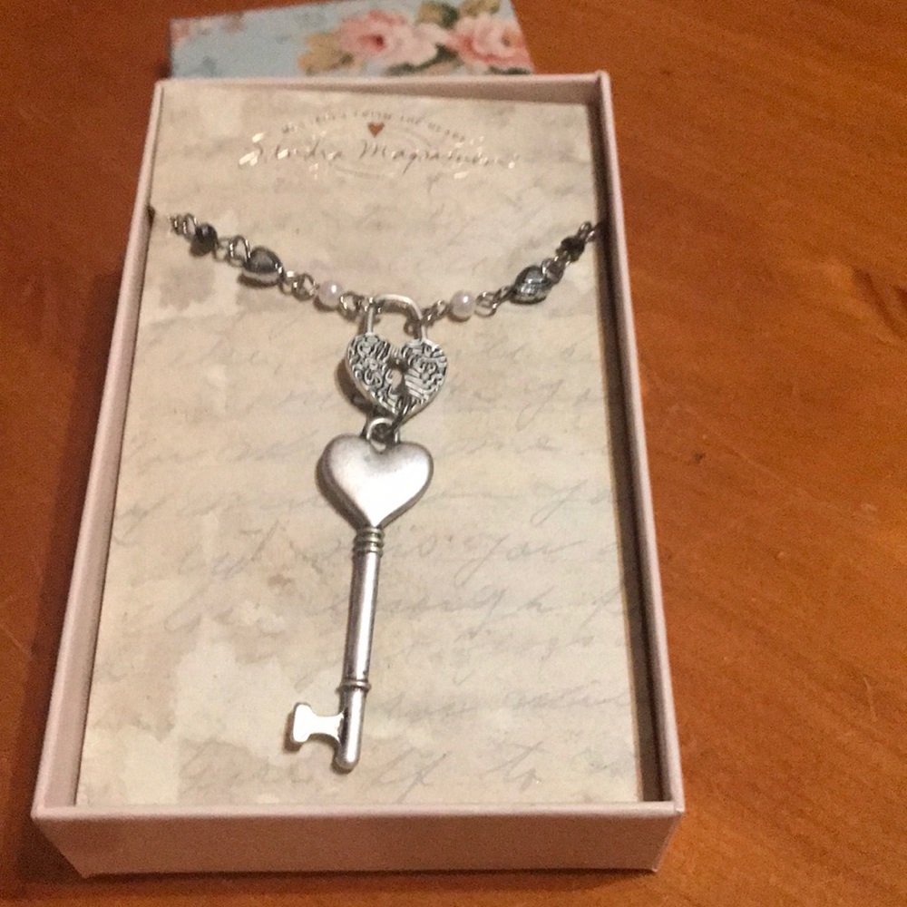 18 inch key/heart necklace.